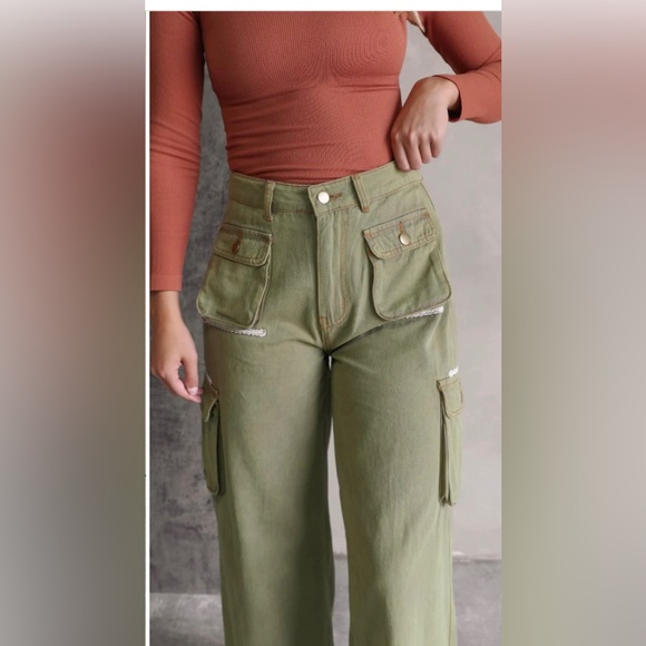KIMBERLY OLIVE WIDE
LEG CARGO PANTS by POL; Size Large - Picture 5 of 15